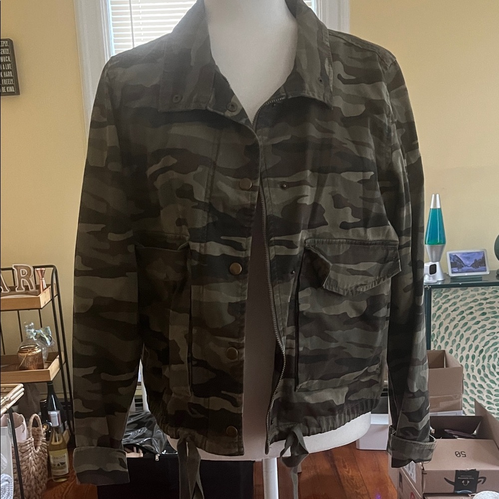 Women’s Camouflage Utility Jacket - Olive Camo